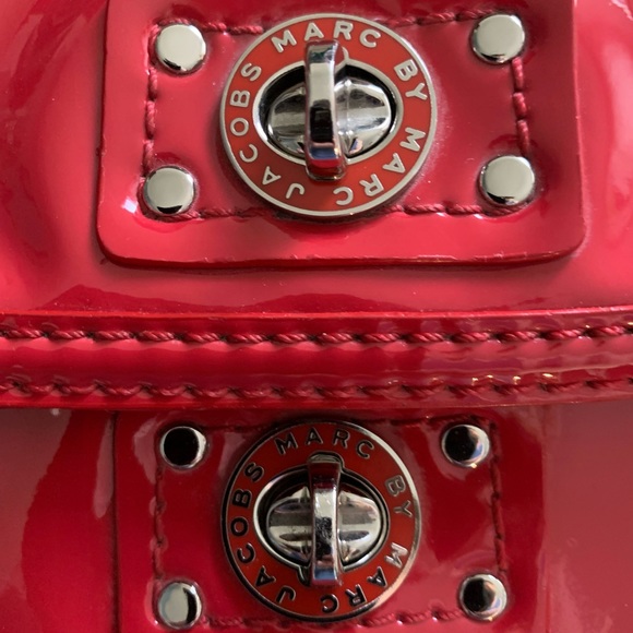 MARC JACOBS Coral Patent Leather Clutch - Picture 3 of 13